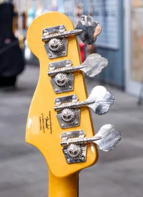 Squier - Classic Vibe '60s Precision Bass, Laurel Fingerboard - Olympic White 2